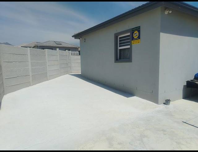 2 BEDROOM HOUSE FOR SALE IN GROENHEUWEL